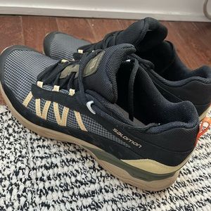 SHELTER LOW LEATHER- Unisex Sportstyle Shoes, size 12, worn once